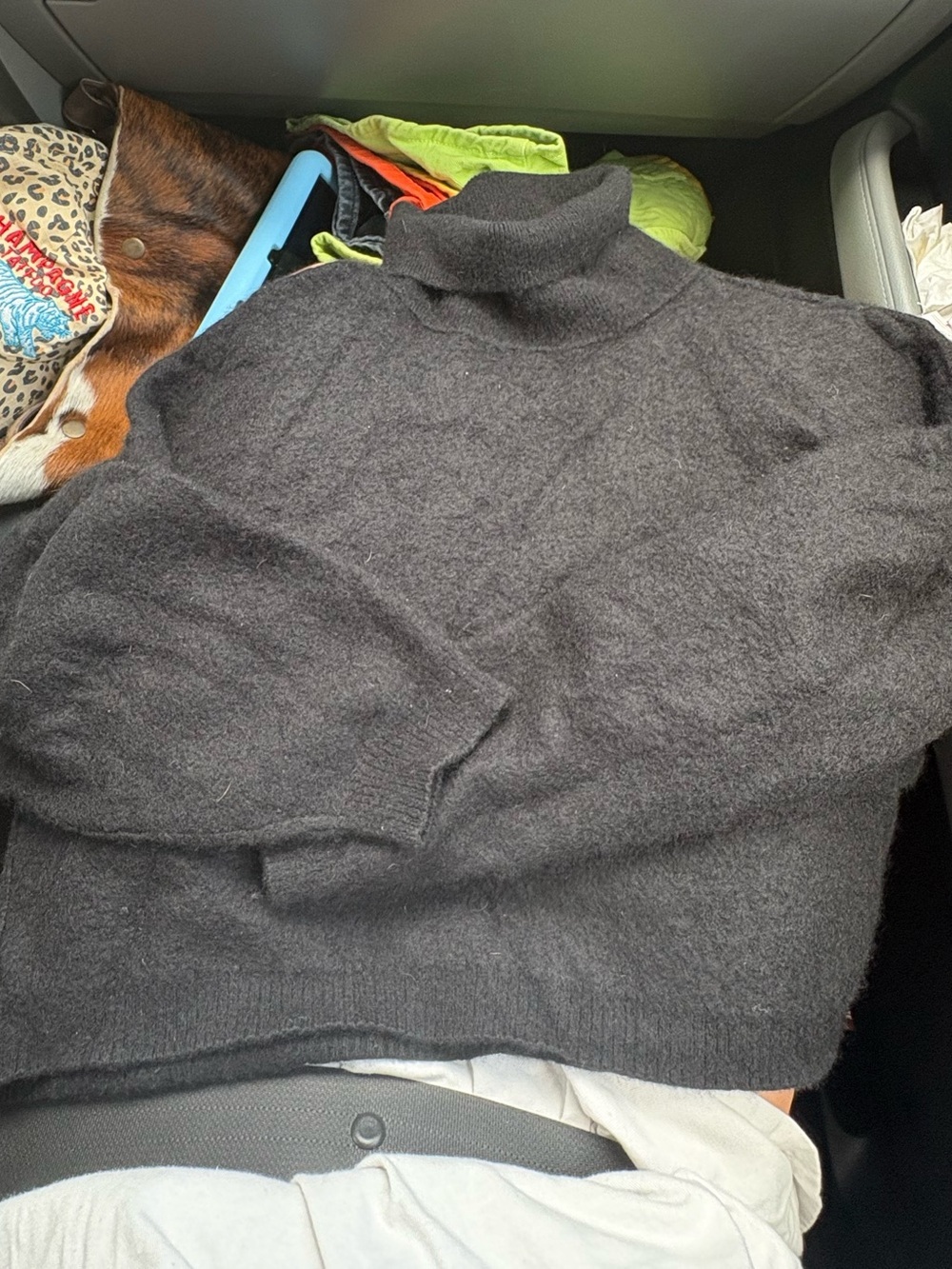 Cashmere Classic Black Turtleneck Cropped Sweater - Women's - Picture 3 of 5